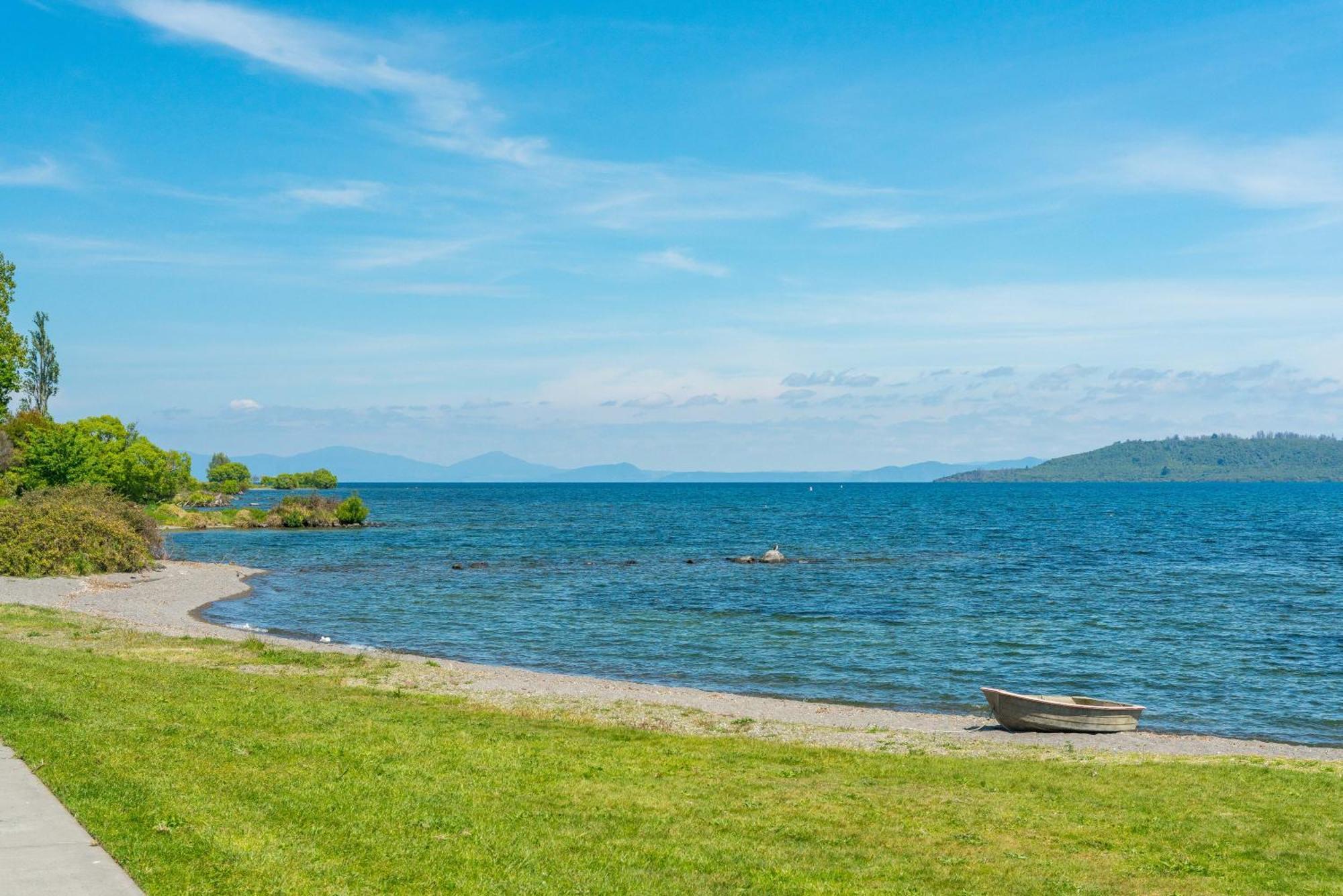 Lakeview Cottage - Rainbow Point Holiday Home Taupo Eksteriør bilde